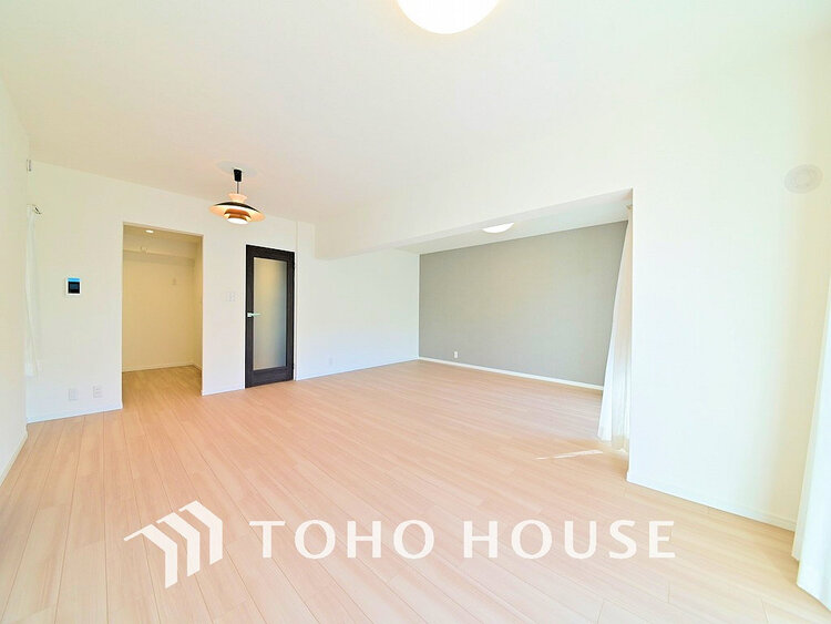 内装 上質な時間を育む暮らしのメインステージ。寛ぎとコミュニケーションを育む居心地のよい場所