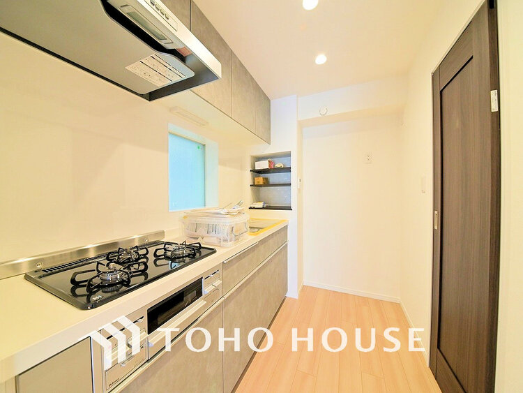 キッチン 落ち着きのあるカラーで統一された清潔感と気品が溢れるキッチン