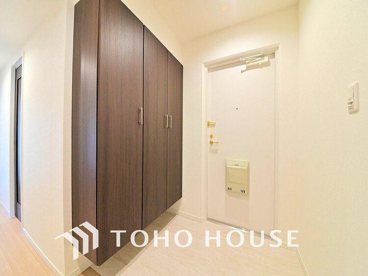 玄関 落ち着いた雰囲気の玄関、家族の帰りを暖かく迎えてくれます