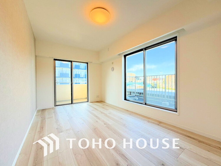 内装 シンプルですっきりとした室内は飽きのこない居心地の良い雰囲気