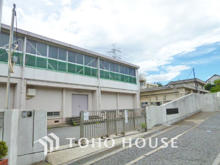 周辺 横浜市立あざみ野第二小学校　距離750ｍ