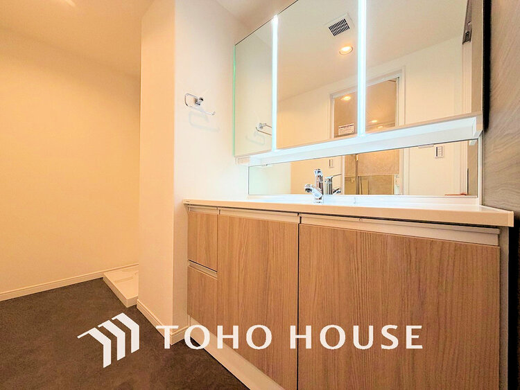 洗面 大きな洗面鏡付き、朝の身支度も楽しくなりますね