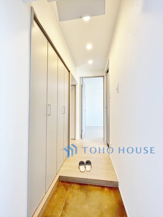 内装 ◆海の向こうへ沈む夕日◆オレンジ色の光は大人になった今の僕にはわかる。1日の終わりを伝えに来たわけではなく、また明日が来る方へ導いてくれた事を。