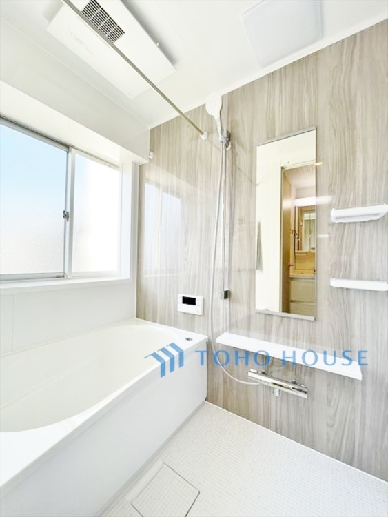 風呂 ◆陽溜まり◆の温もりを感じ、ふわりと寄り添う太陽の妖精たちが自然と僕達を微睡ませる。うとうとしたい訳ではないがそんな時間が嫌いじゃない自分がここにいる。