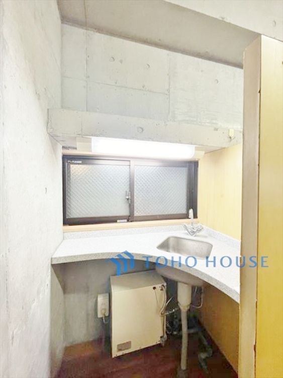 内装 ◆時を忘れる場所◆ここにはみんなが集い、食事と楽しい会話が始まる。話に夢中になりすぎて、ついつい時を忘れ夜半過ぎになってしまう。そんな束の間の幸せを感じさせてくれる場所でありたい。