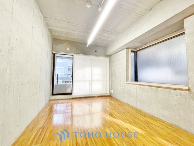 内装 ◆癒しの空間◆室内構成に拘り採光とセンスを散りばめた空間。それは『柔らかさ』に似た素敵な居場所。そこに暮らす人のことを考えつくり出したものは『癒し』という心地よい居場所なんだと思う