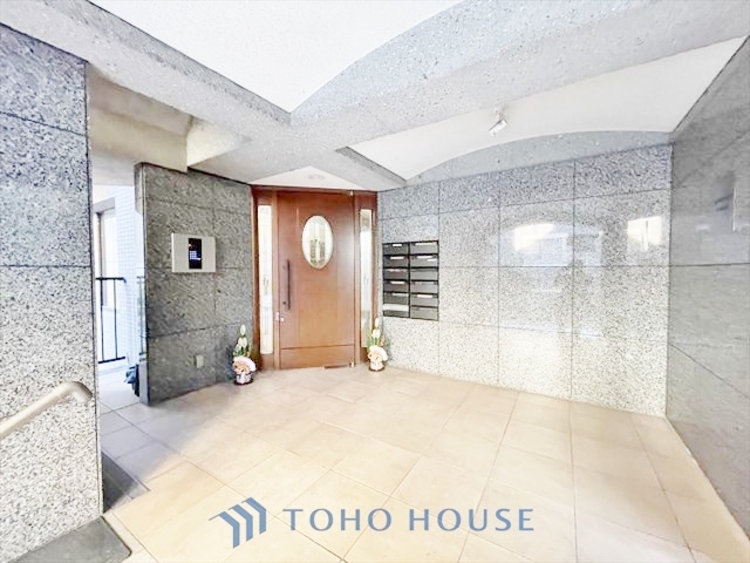 内装 ◆海の向こうへ沈む夕日◆オレンジ色の光は大人になった今の僕にはわかる。1日の終わりを伝えに来たわけではなく、また明日が来る方へ導いてくれた事を。