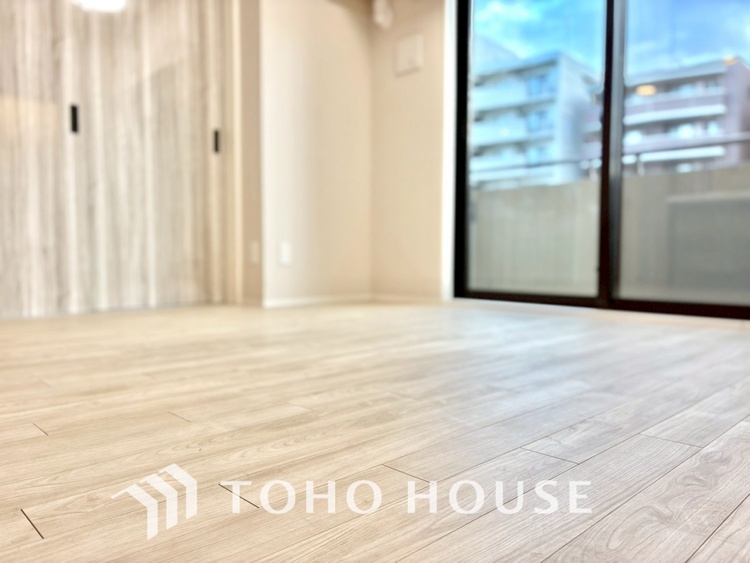 内装 【現況写真】◆眩い◆光が燦々と入り、家族の笑顔を照らす。「いつまでも続いて」と願う夢のような毎日がここにある。