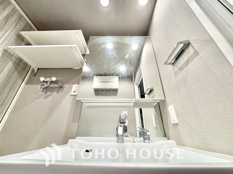 洗面 【現況写真】◆快適◆煌びやかな暮らしの中にも忘れたくない快適さ。大きな収納が助けてくれます。