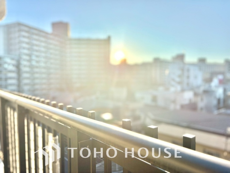 その他 【BALCONY】◆BLUE SKY◆自然の心地よさに包まれる。大開口の外に広がるのは爽やかな青空。