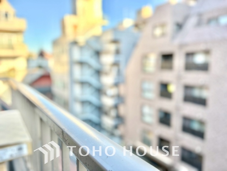 その他 【BALCONY】◆BLUE SKY◆自然の心地よさに包まれる。大開口の外に広がるのは爽やかな青空。