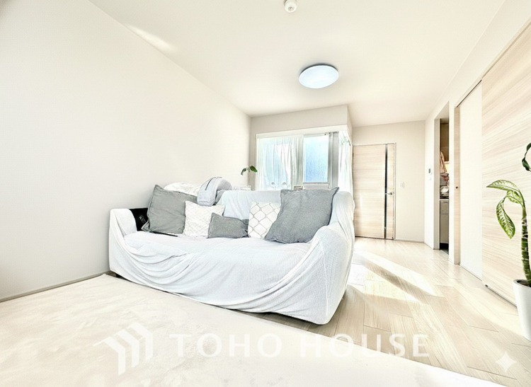 内装 【LIVING】◆煌びやか◆愛おしい家族との団欒の時間をより一層幸せなものに感じさせる煌びやかなLDK。輝かしい毎日が待っています。※この画像は、CGによる加工を施しております。