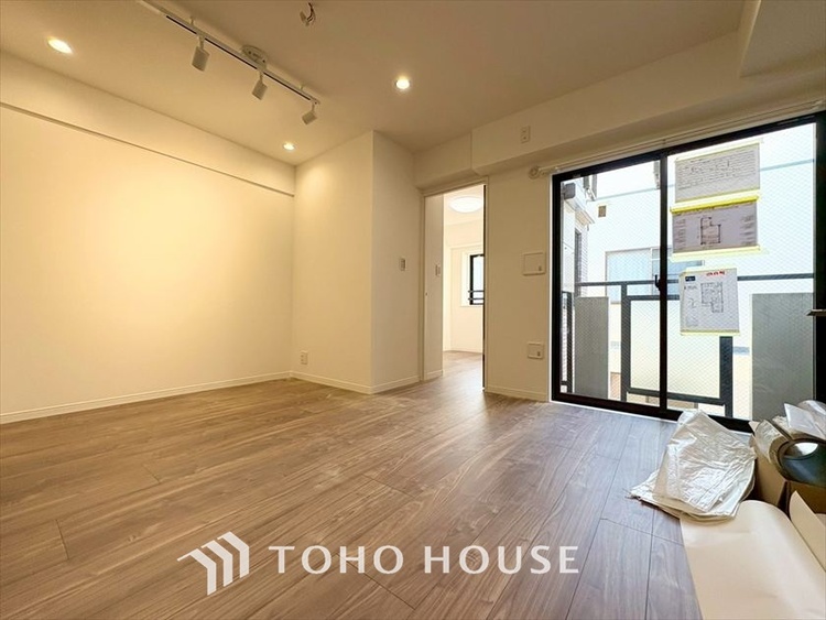 内装 【LIVING】◆扉を◆開くとこの景色。家族の”おかえり”の声が聞こえてきそう。