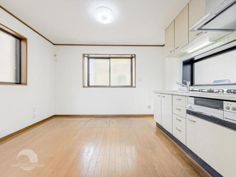 キッチン 【キッチン】広く取られたキッチンスペースはとても便利です。　自由にレイアウトがカスタマイズできます。 