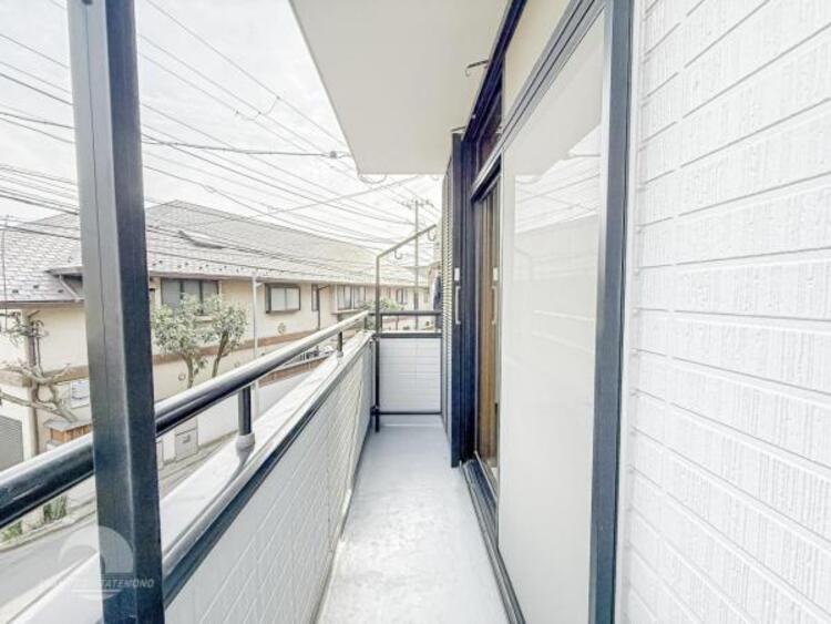 バルコニー 【バルコニー】太陽の光と爽やかな風を受けられるバルコニーです。太陽の匂いを感じられそうです！ 