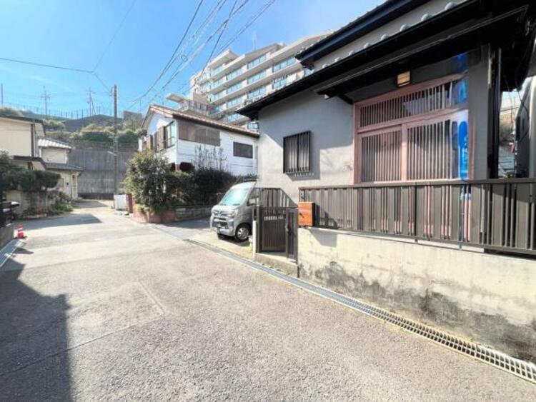 外観 一戸建てを中心とした街並が続き、静かで落ち着いた住環境です。心地よいライフスタイルが実現できる予感。