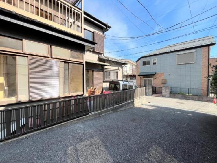 外観 【外観】閑静な住宅地で子育て世帯の方はきっと喜んで頂ける環境。毎日のお散歩も快適な緑に恵まれたエリア