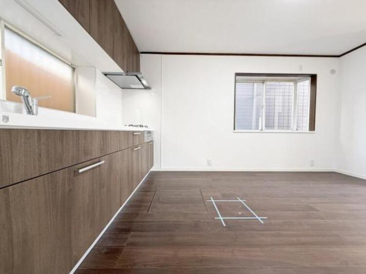 キッチン リビングダイニングが見渡せるカウンターキッチン！　お料理をする人も開放感が心地いいです。 