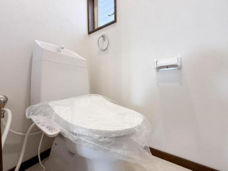 トイレ ウォシュレット、保温機能付き便座など充実の設備です　お掃除がしやすくストレスフリー！！ 