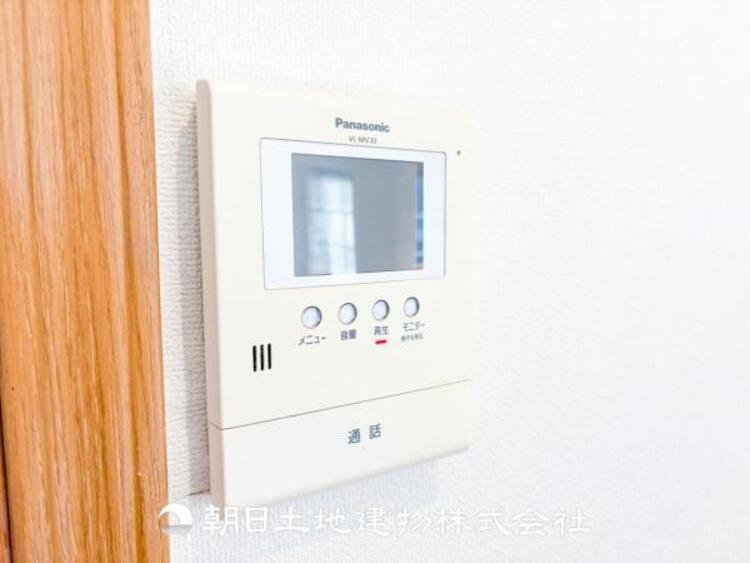 内装 TVモニター付きインターホンは訪問者のお顔を確認出来安心な機能です！
