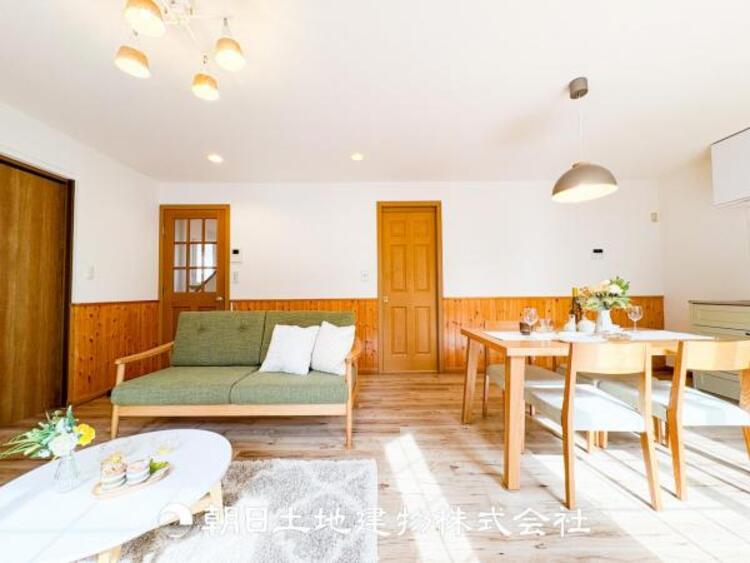 居間 大切な人とともに、心穏やかに過ごすひとときになるリビング。