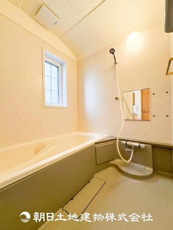 風呂 1日の疲れを癒すバスタイム。心地よいリラックスを叶える独立した美しい空間です。