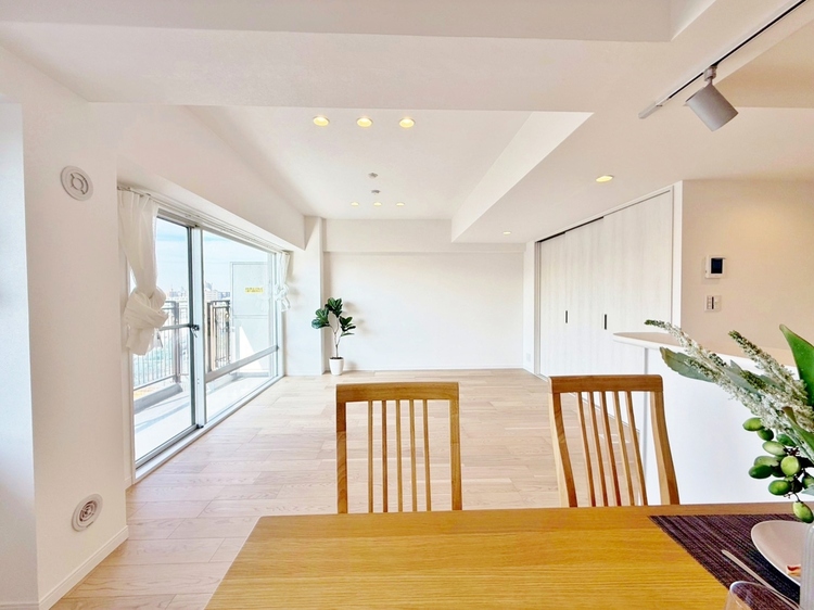 居間 豊かな居住性と、安心感を満たすクオリティが見事に調和した住空間。