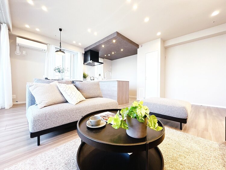 居間 快適に過ごす毎日を求めて、暮らしの中でご自身の「マイホーム」に創り上げてください。