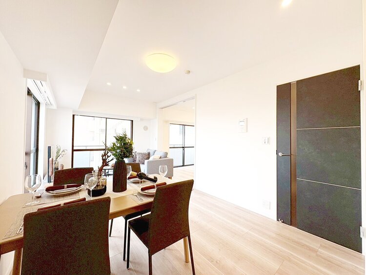 居間 居心地の良い空気感は、暮らしのステージを彩り、心からのやすらぎと満足感を与えてくれます。