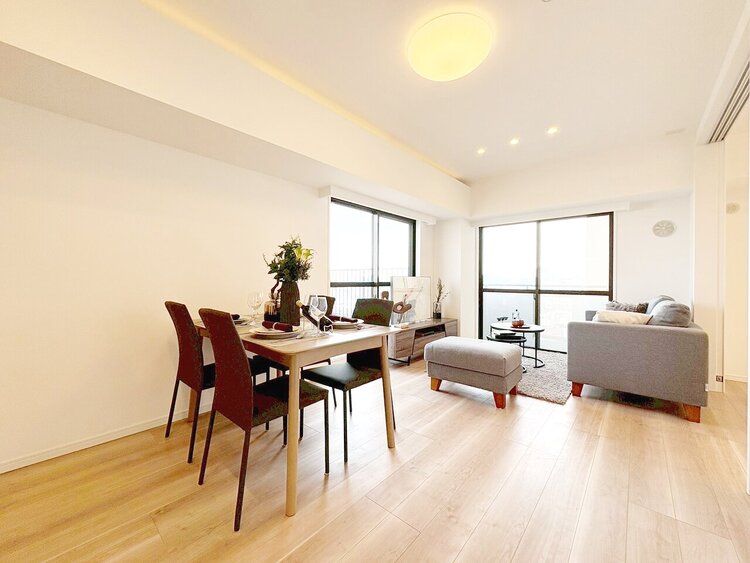 居間 快適に過ごす毎日を求めて、暮らしの中でご自身の「マイホーム」に創り上げてください。