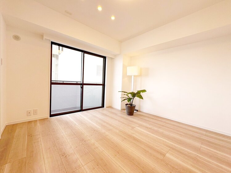 寝室 ベッドも十分に設置するスペースがあります。