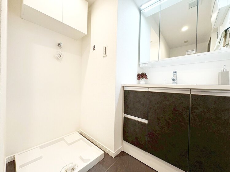 洗面 何かと物が増える場所だからこそ、スッキリと見映えの良い空間に。