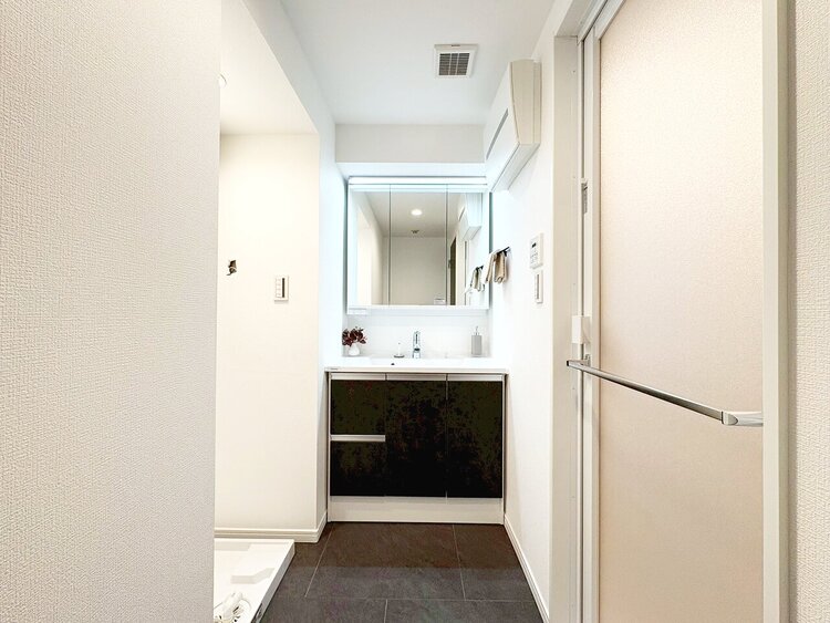 洗面 清潔感と心地よさを重視した、上質感漂うパウダールーム。