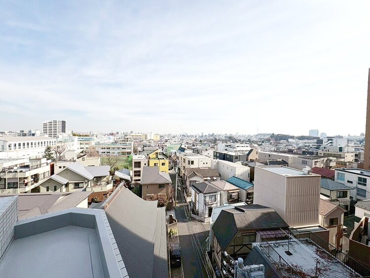 バルコニー 窓を開けると広がる青空。心をリフレッシュして日々を過ごしていきましょう。