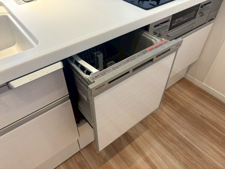 設備 食器洗いの負担を軽減。手荒れを抑えて、節水効果も見込めます。省スペースのビルトインタイプです。