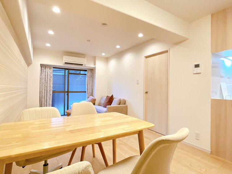 居間 居心地の良い空気感は、暮らしのステージを彩り、心からのやすらぎと満足感を与えてくれます。