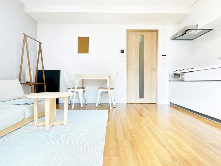 居間 居心地の良い空気感は、暮らしのステージを彩り、心からのやすらぎと満足感を与えてくれます。