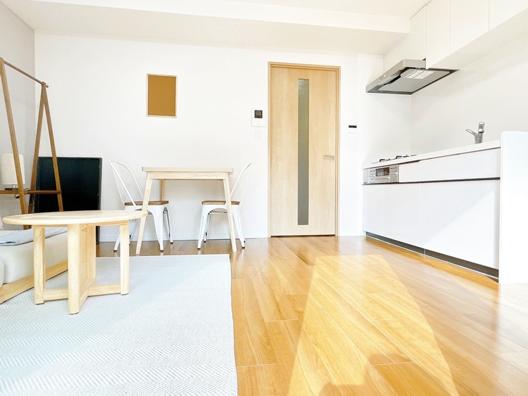 居間 飾り過ぎないシンプルな内装と偏り過ぎないデザインで統一しました。