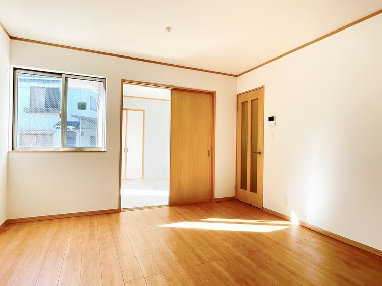 居間 飾り過ぎないシンプルな内装と偏り過ぎないデザインで統一しました。