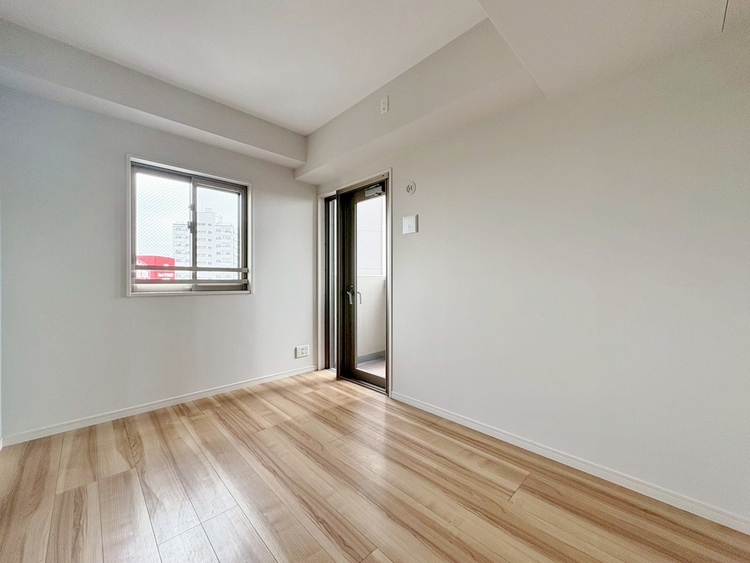 寝室 ベッドも十分に設置するスペースがあります。