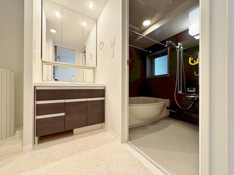 洗面 清潔感と心地よさを重視した、上質感漂うパウダールーム。