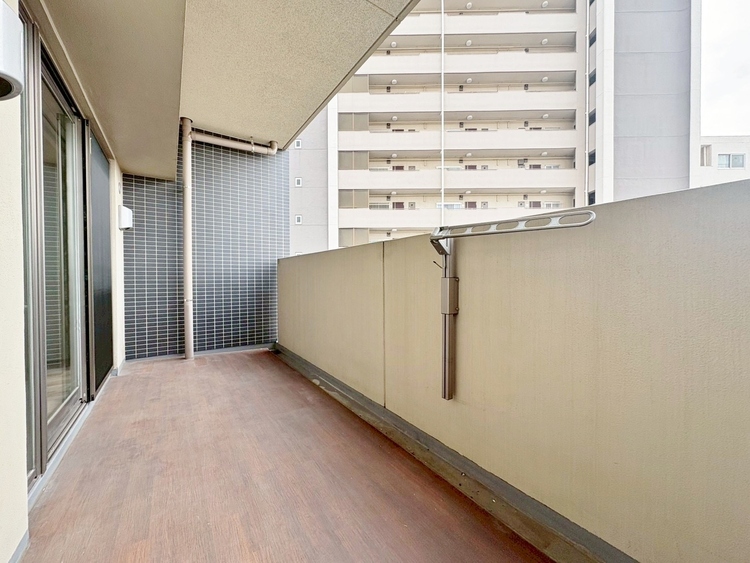 バルコニー 暮らしの中で、光と風を演出してくれるバルコニー。