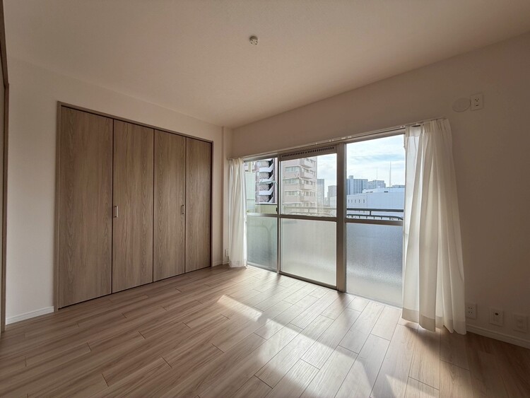 寝室 ベッドも十分に設置するスペースがあります。