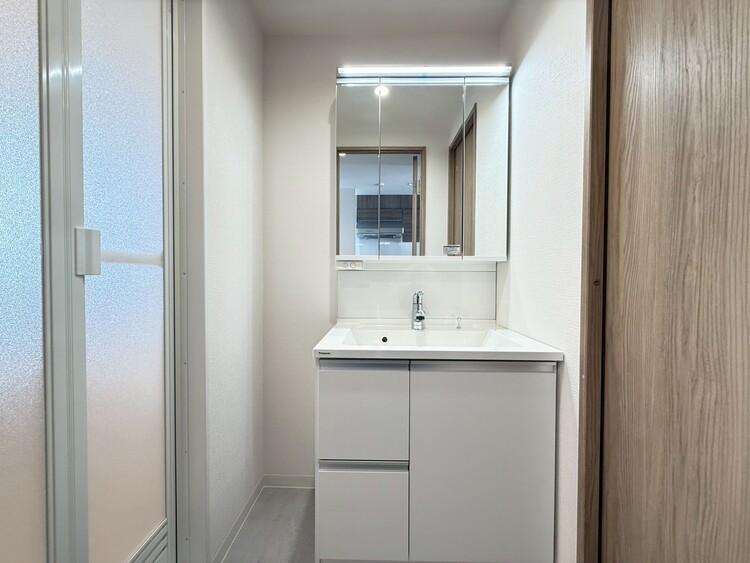 洗面 何かと物が増える場所だからこそ、スッキリと見映えの良い空間に。