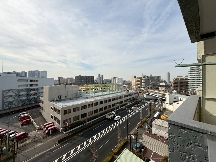 バルコニー 頬をなでる、優しい風を感じることが出来ます。