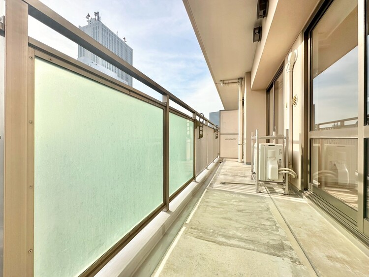 バルコニー 暮らしの中で、光と風を演出してくれるバルコニー。