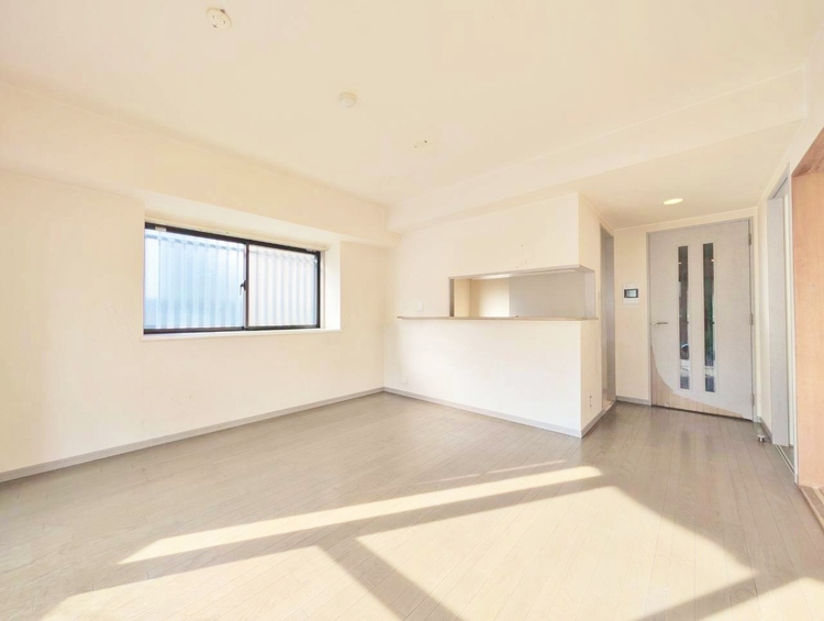 居間 飾り過ぎないシンプルな内装と偏り過ぎないデザインで統一しました。