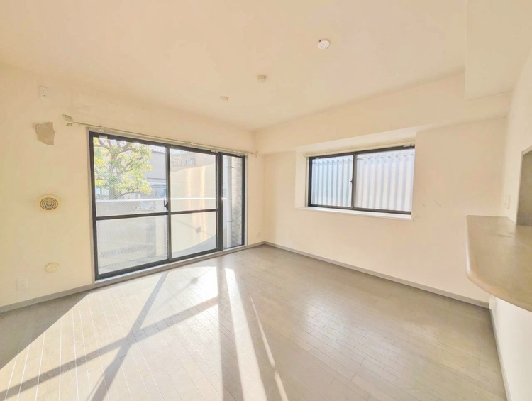 居間 快適に過ごす毎日を求めて、暮らしの中でご自身の「マイホーム」に創り上げてください。