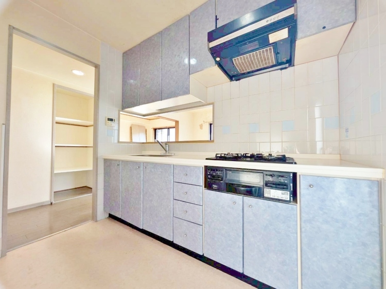 キッチン スマートな意匠と充実の機能を備えたキッチンが、暮らしにおいしい彩りを添えます。