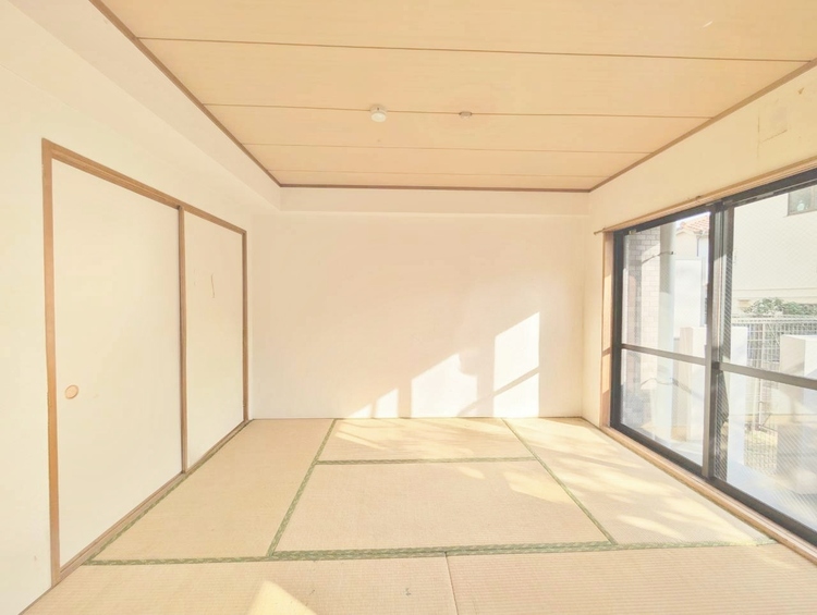 寝室 ベッドも十分に設置するスペースがあります。